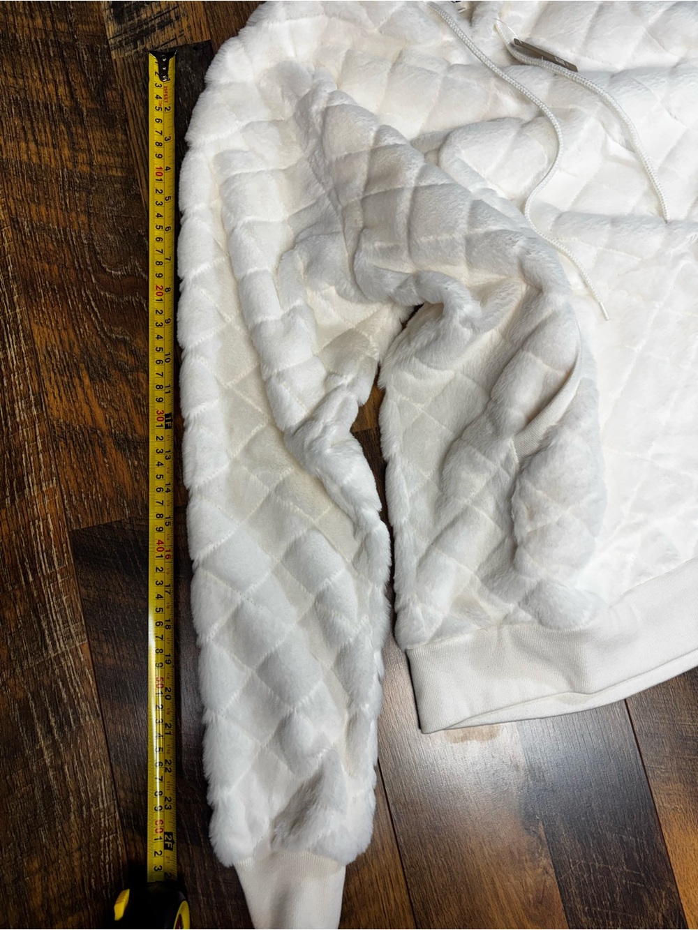 BKE Quilted off-white ultra soft faux fur drawstring Hooded size medium NWT - Picture 3 of 7